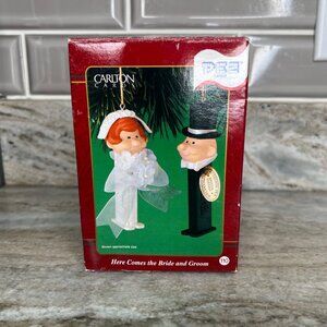 Carlton Cards 2001 Pez Christmas Ornament Here Comes The Bride Groom Cake Topper